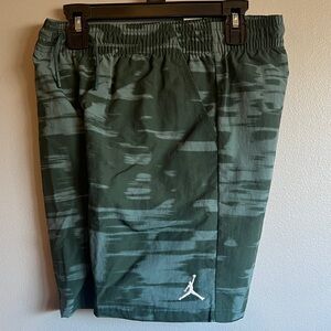 Jordan Boys Medium Camel Rip Proof Shorts Medium $45 Retail